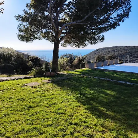 Island Cres Beautiful Views *